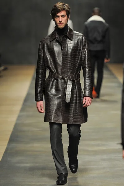 Look 13